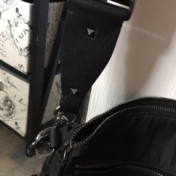 Crossbody - Picture 2 of 5